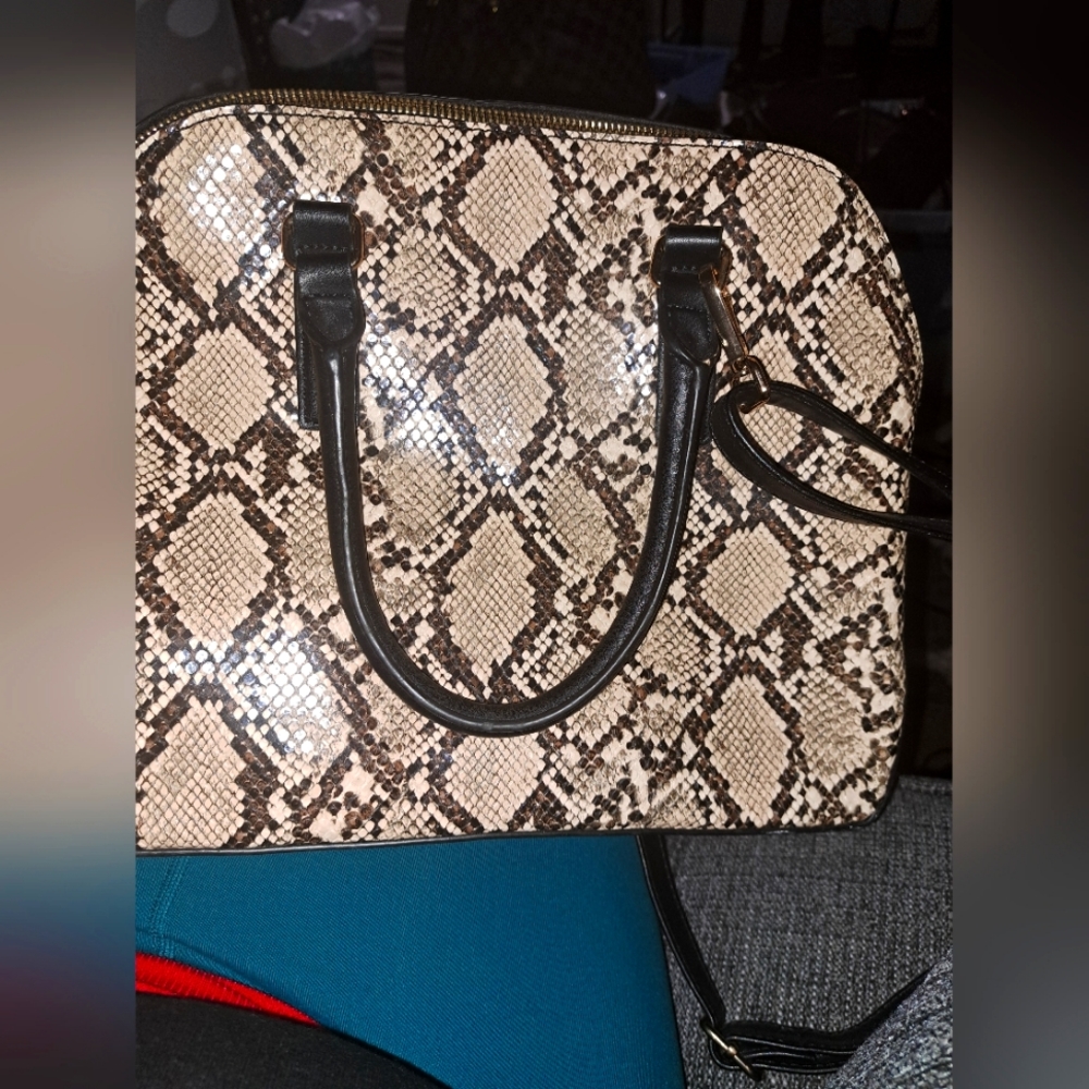 A new day shoulder handbag